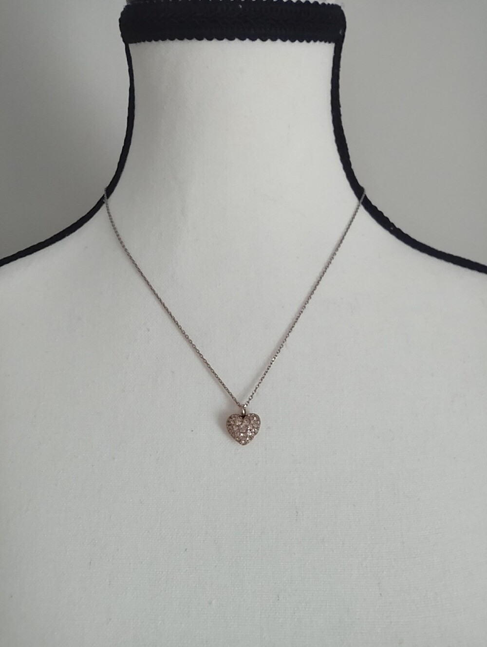 Fossil Dainty Pavé Heart Pendant Necklace – Rose Gold Tone